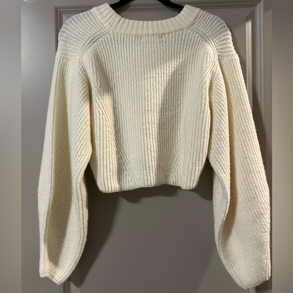 Urban Outfitters Cropped Cream Sweater - Picture 2 of 3